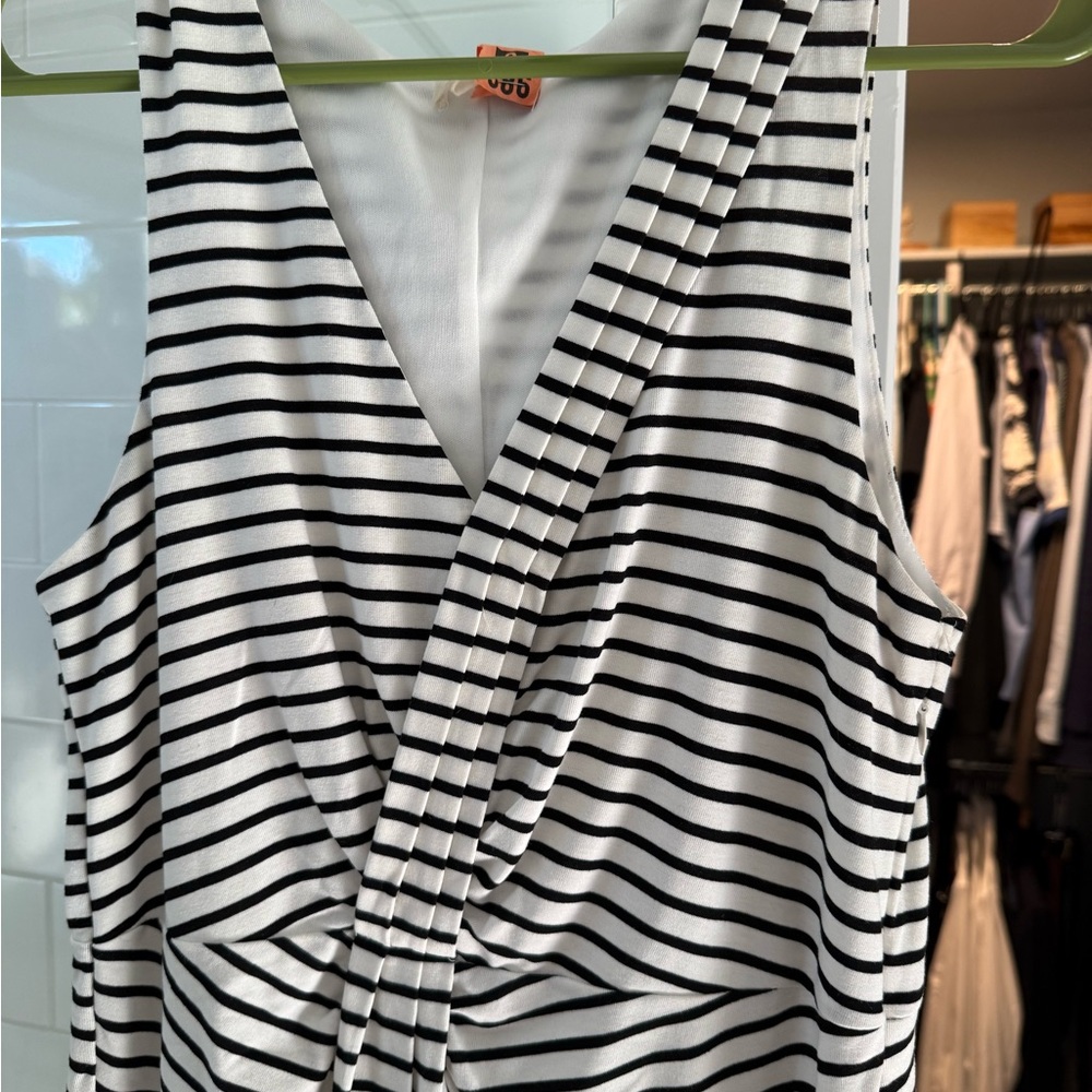 Black and White Striped Sleeveless Dress - Picture 3 of 7